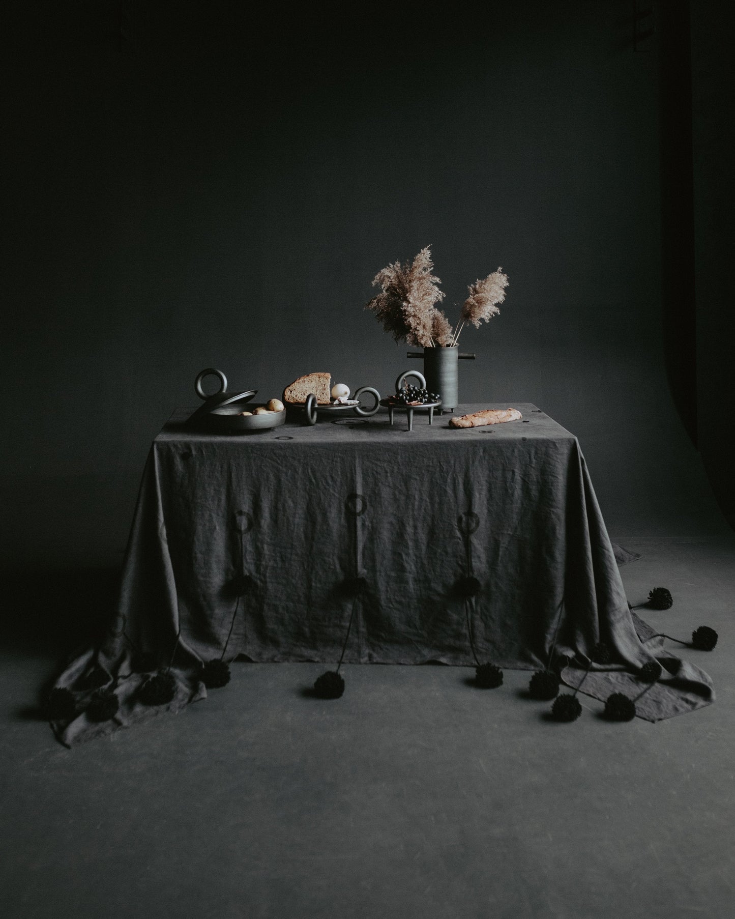 Shallow Serving Bowl with Lid Guculia. Shadow