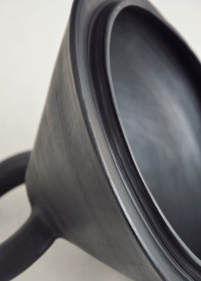 Shallow Serving Bowl with Lid Guculia. Shadow